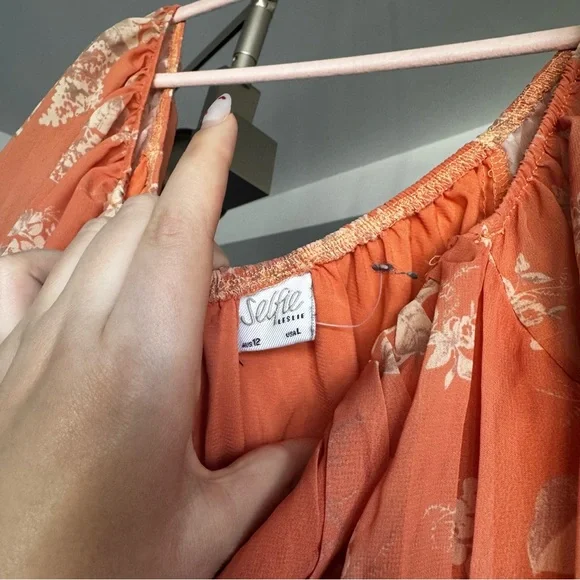 Selfie Leslie First Light Puff Sleeve Romper - Orange Floral - Size L - Picture 5 of 12
